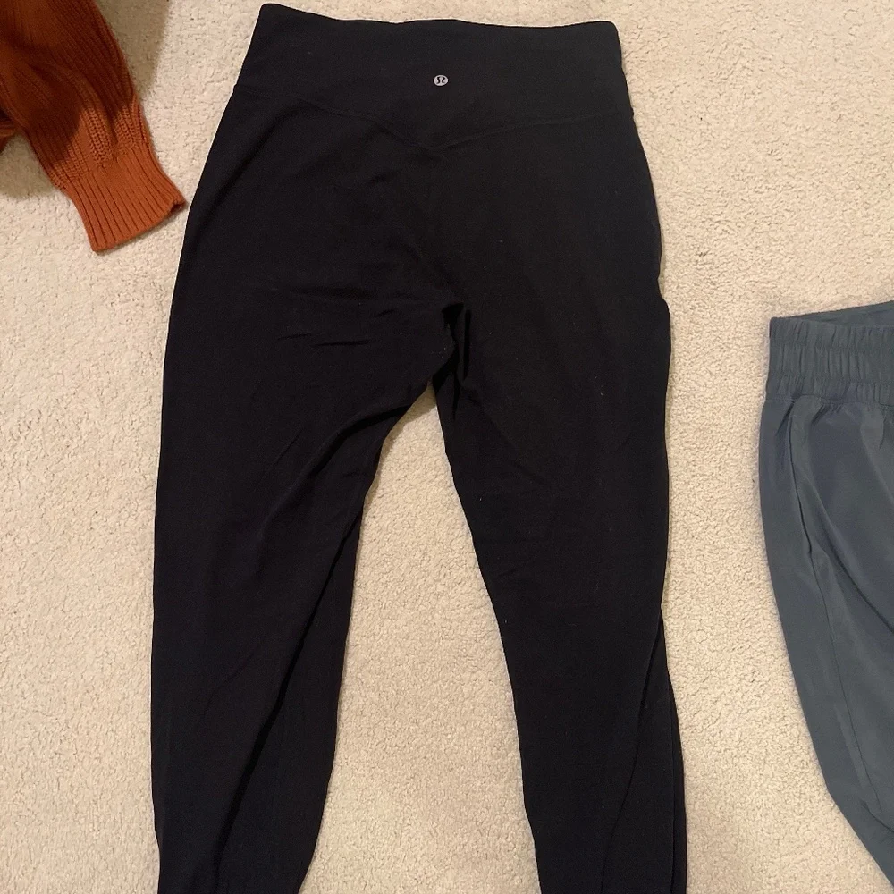 Lululemon align black joggers! - Picture 1 of 6